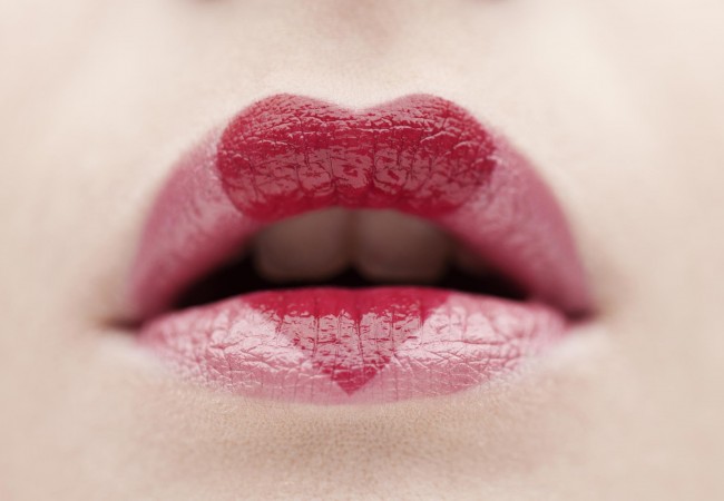 Der abwaschbare Lippen-Tattoo