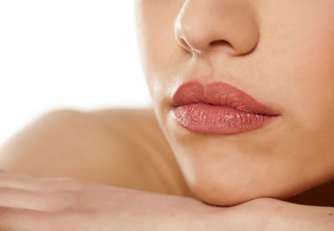 Wie kann man die Lippen mit Hilfe von Hausmitteln vergrößern?