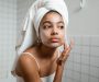 Trockene, entwässerte Gesichtshaut mit Feuchtigkeit versorgen – Tipps